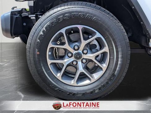 Certified 2024 Jeep Gladiator Sport AWD/4WD image 29
