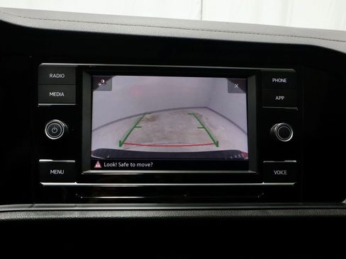 Used 2023 Volkswagen Jetta SE w/ Panoramic Sunroof Package FWD image 2
