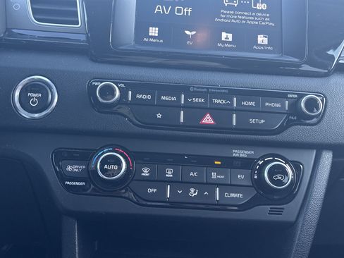 Used 2019 Kia Niro EX image 22