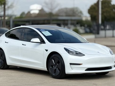 Used 2023 Tesla Model 3 Standard Range image 1