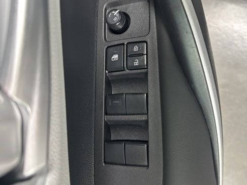 Certified 2025 Toyota Corolla SE image 9