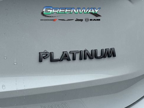 Used 2025 Nissan Rogue Platinum image 32