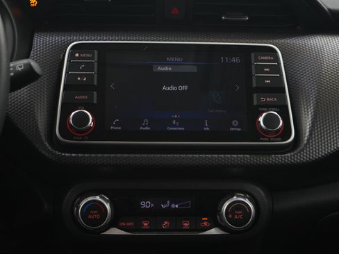 Used 2018 Nissan Kicks SV FWD image 16