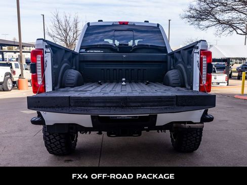 Used 2023 Ford F250 XLT w/ XLT Premium Package image 9
