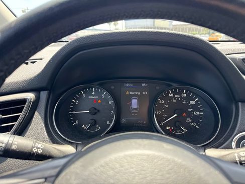 Used 2020 Nissan Rogue SV w/ Sun & Sound Touring Package FWD image 12