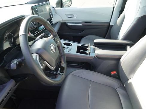 Used 2023 Toyota Sienna XSE FWD image 21