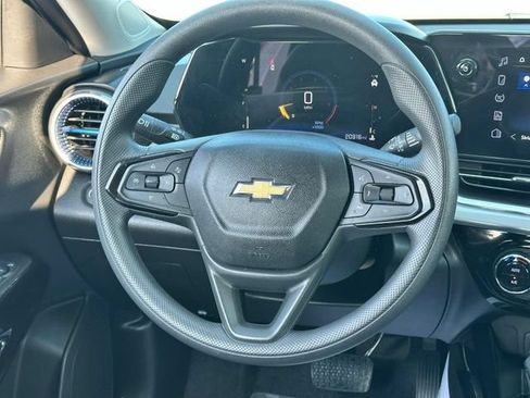 Used 2024 Chevrolet Trax LT FWD image 12