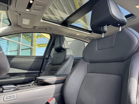 Used 2023 Nissan Ariya FWD image 28