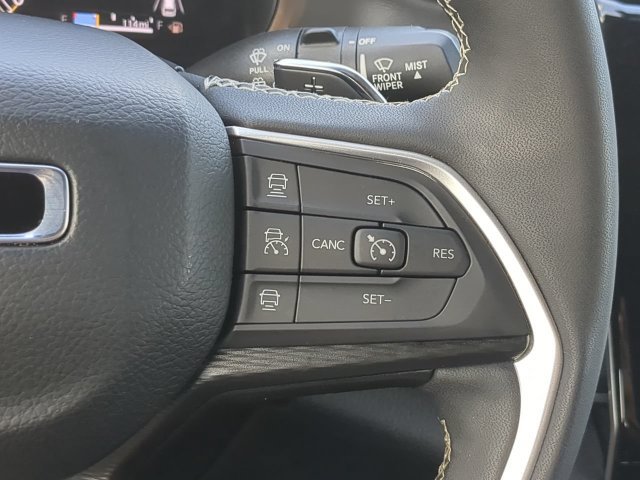 Certified 2025 Jeep Grand Cherokee Altitude AWD/4WD image 30