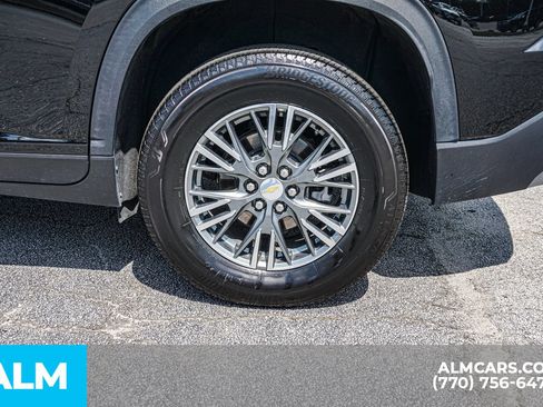 Used 2025 Chevrolet Traverse LT FWD image 16