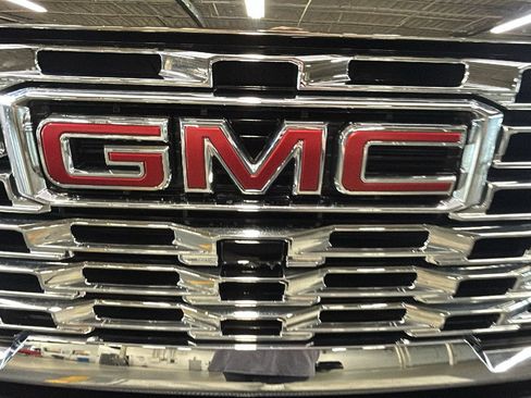 Used 2025 GMC Sierra 2500 Denali w/ Denali Reserve Package AWD/4WD image 10