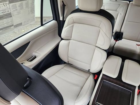 New 2027 Lincoln Navigator Reserve AWD/4WD image 13
