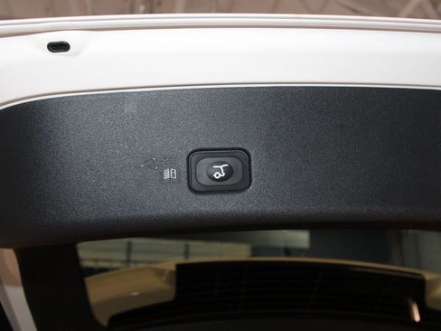 Used 2025 Lincoln Nautilus Premier w/ Equipment Group 102A AWD/4WD image 41