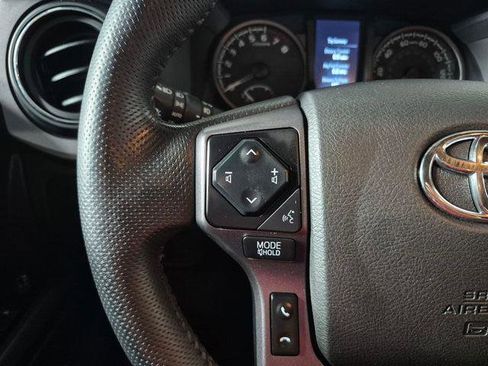 Certified 2023 Toyota Tacoma TRD Off-Road AWD/4WD image 20