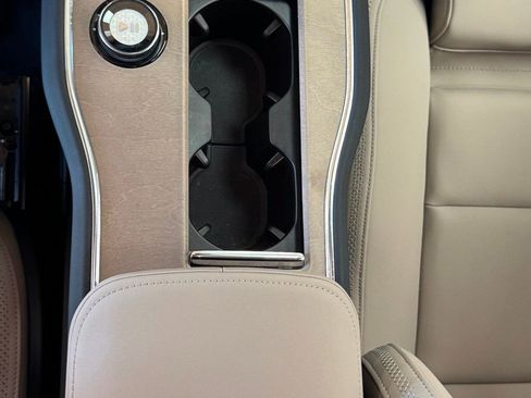 Used 2025 Volvo EX90 Plus image 32