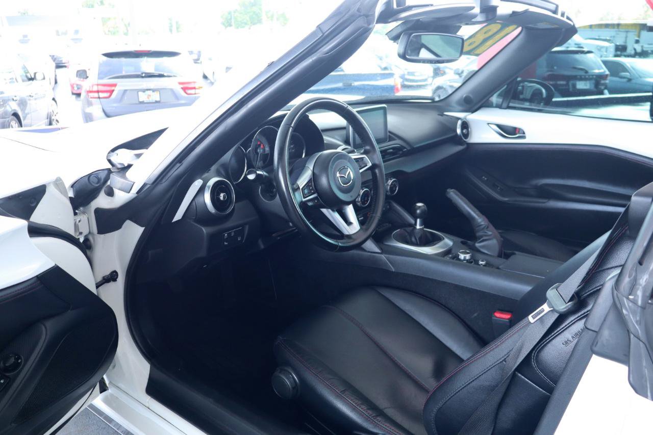 Used 2017 MAZDA MX-5 Miata RF Grand Touring RWD image 16