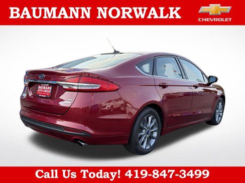 Used 2017 Ford Fusion SE w/ Fusion SE Technology Package FWD image 7