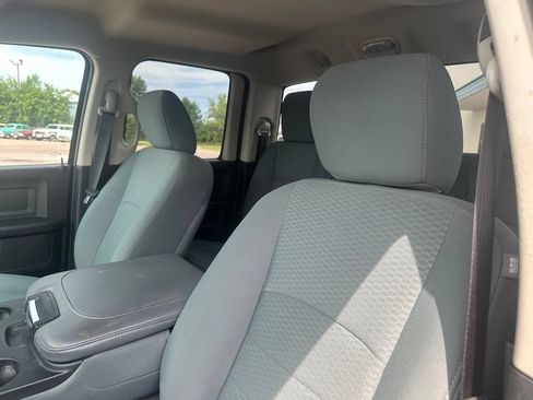 Used 2017 RAM 1500 Express RWD image 3