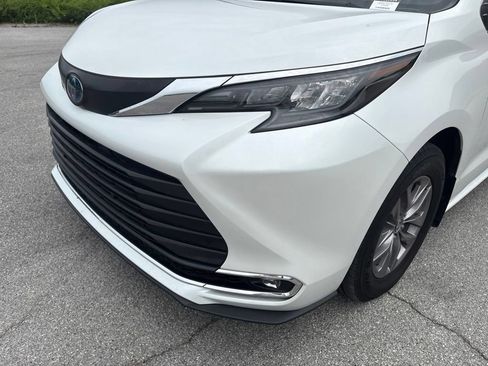 Used 2024 Toyota Sienna XLE FWD image 30