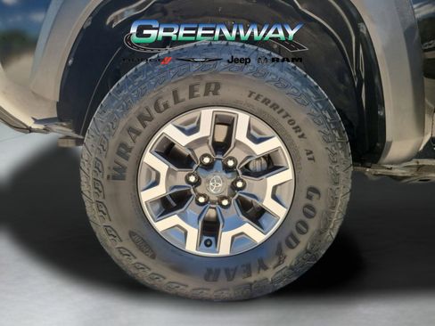 Used 2023 Toyota Tacoma TRD Off-Road w/ TRD Premium Off Road Package AWD/4WD image 31