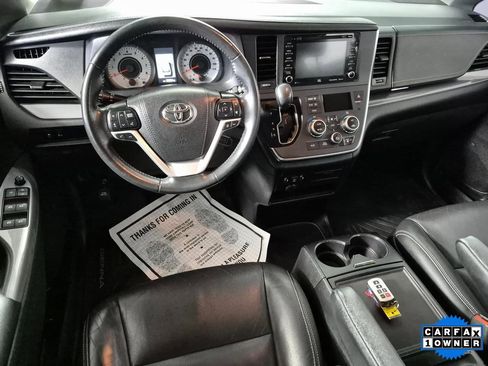 Used 2019 Toyota Sienna SE image 10