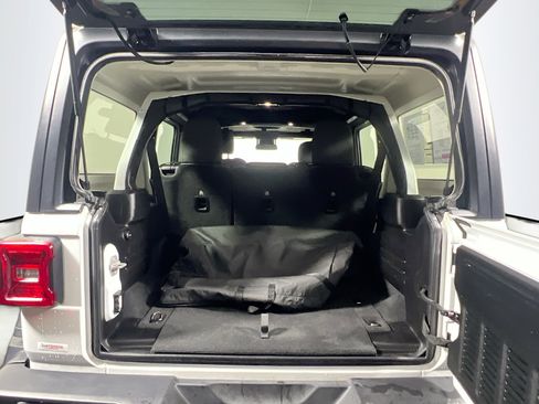 Used 2024 Jeep Wrangler Unlimited Rubicon image 34