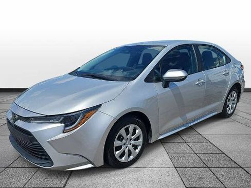 Used 2024 Toyota Corolla LE FWD image 1