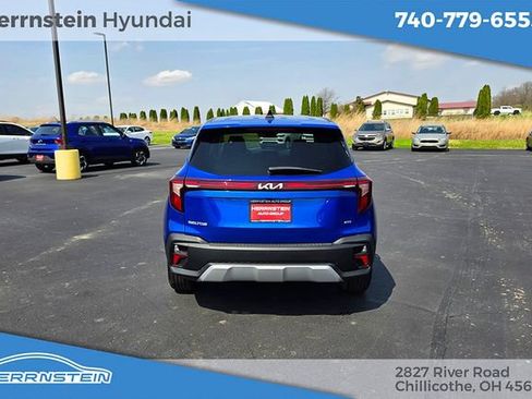 Used 2024 Kia Seltos LX AWD/4WD image 30