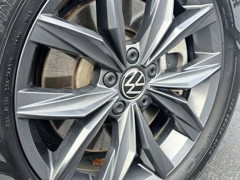 Used 2022 Volkswagen Tiguan SE image 7