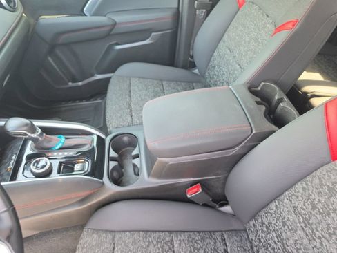 Used 2024 Chevrolet Colorado Z71 w/ Z71 Convenience Package 2 AWD/4WD image 18
