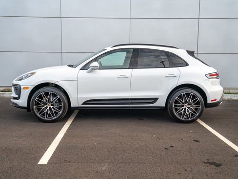 Used 2025 Porsche Macan image 2