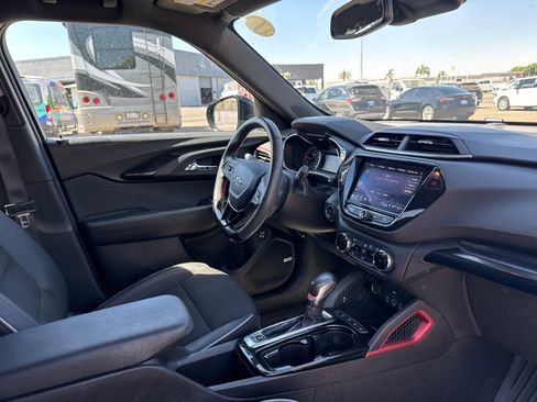 Used 2023 Chevrolet TrailBlazer RS w/ Sun and Liftgate Package FWD image 18