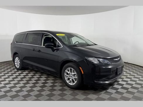 Used 2023 Chrysler Voyager LX FWD image 1