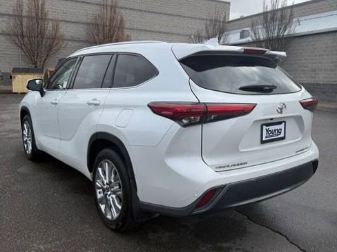 Used 2023 Toyota Highlander Limited image 8