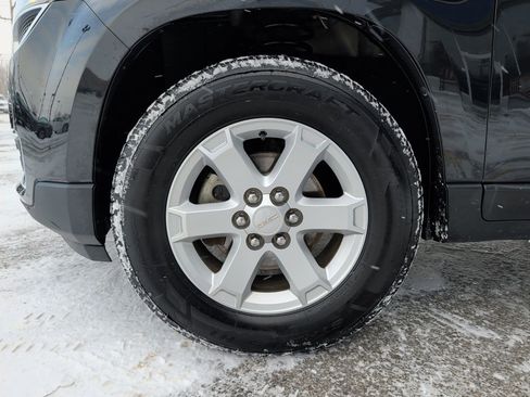 Used 2014 GMC Acadia SLE image 4