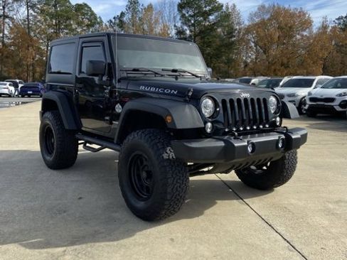 Used 2018 Jeep Wrangler Rubicon w/ Power Convenience Group image 3