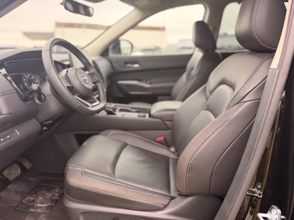 Certified 2025 Nissan Pathfinder SL w/ SL Premium Package AWD/4WD image 9