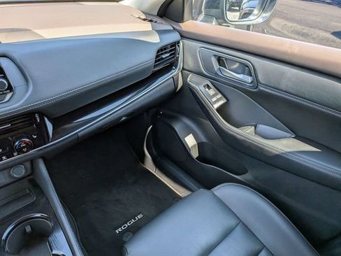 Used 2023 Nissan Rogue SL AWD/4WD image 18