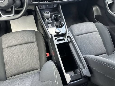 Used 2024 Nissan Rogue SV AWD/4WD image 23