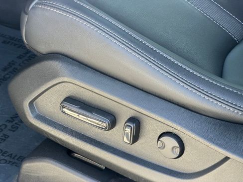 Used 2025 Honda Pilot EX-L image 13