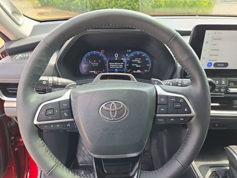 Used 2025 Toyota Grand Highlander AWD image 24