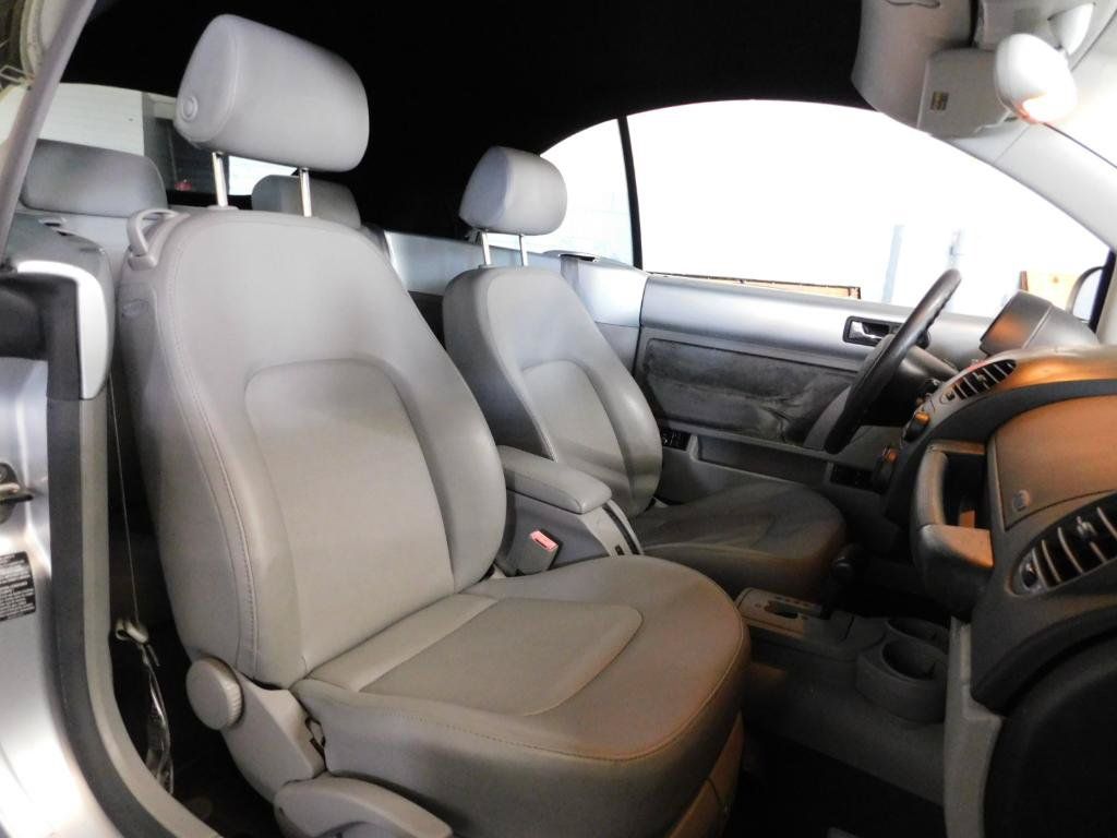Used 2005 Volkswagen Beetle GLS FWD image 12