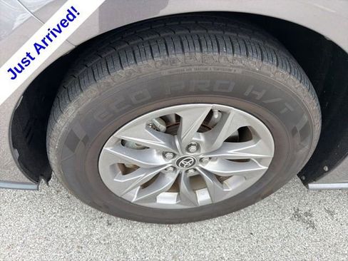 Used 2021 Toyota Sienna XLE FWD image 10