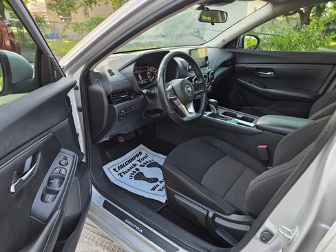 Used 2022 Nissan Sentra SV FWD image 19