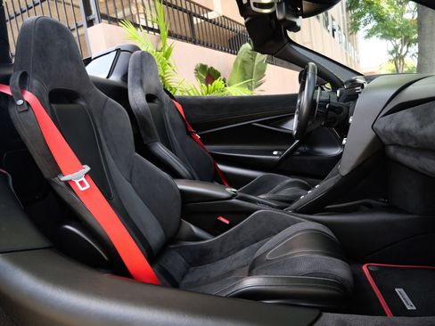 Used 2019 McLaren 720S Performance RWD image 11