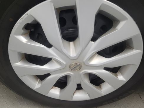 Used 2020 Nissan Rogue S FWD image 31