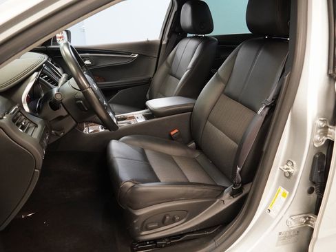 Used 2015 Chevrolet Impala LT w/ Convenience Package image 3