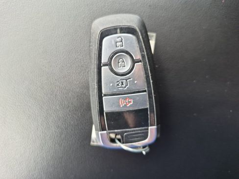 Used 2024 Ford Explorer XLT RWD image 31