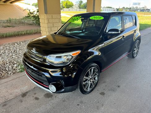 Used 2018 Kia Soul ! FWD image 7