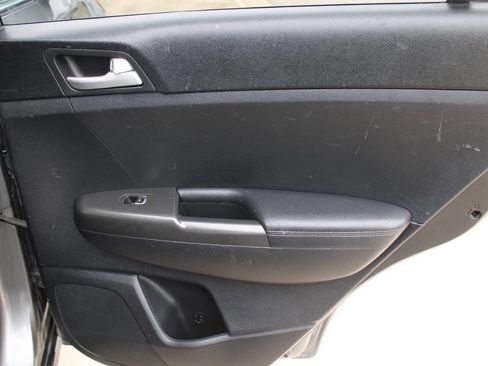 Used 2018 Kia Sportage LX AWD/4WD image 9